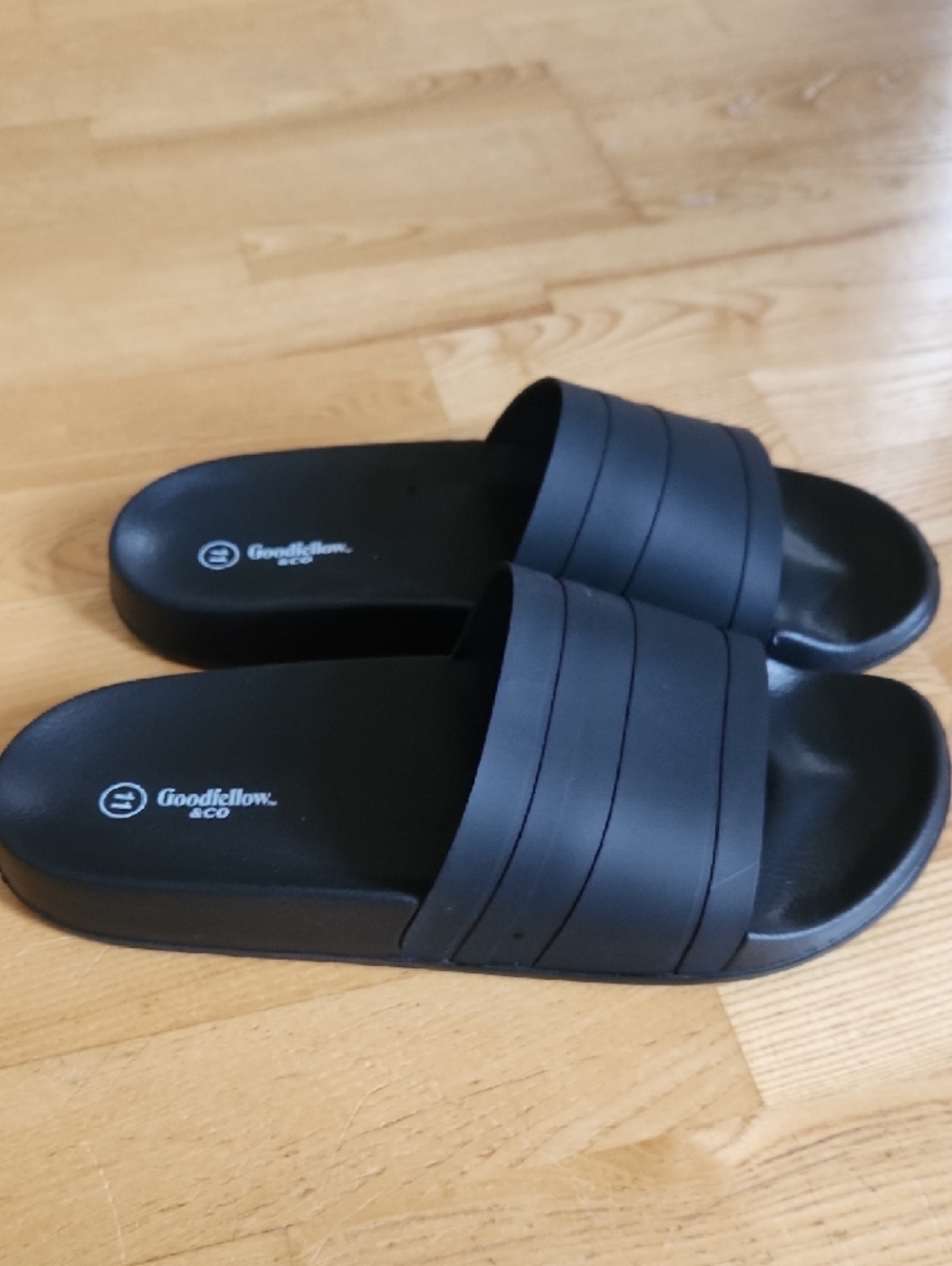 Goodfellow & Co Black Textured Slide Sandals - Picture 4 of 6